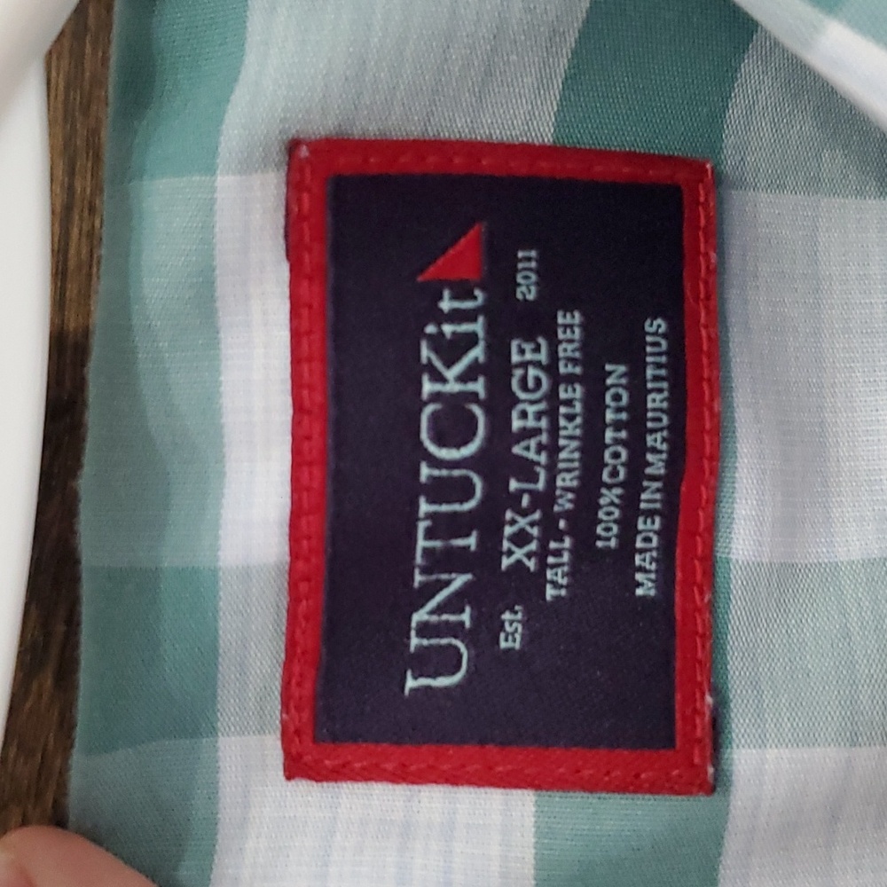 Untuckit - Picture 2 of 2